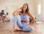 Qu'est-ce que le yoga du rire et comment peut-il nous aider ? Découvrez ses avantages